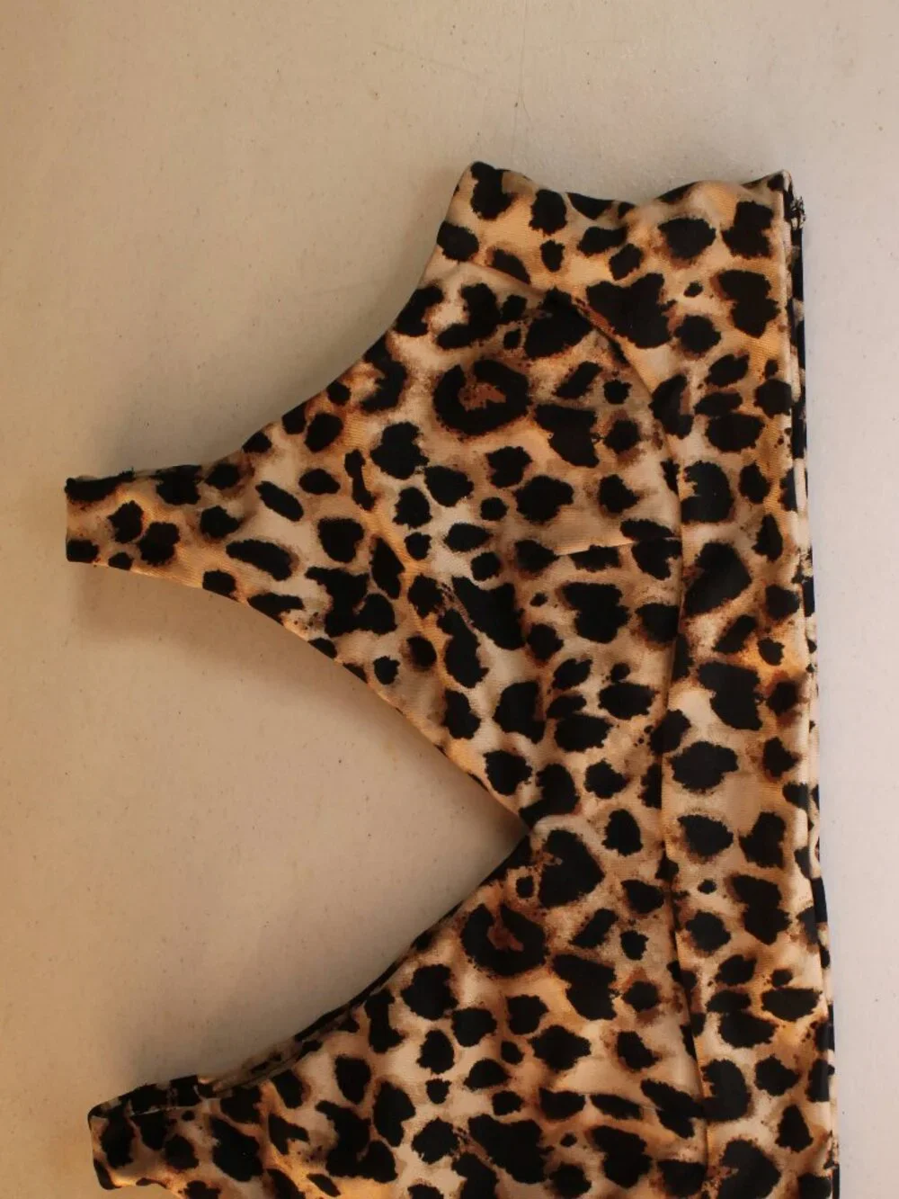 Victoria's Secret Leopard Print Wireless Bralette V-Neck Cutout Back Size Medium